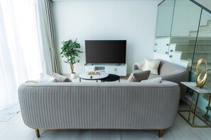 Deluxe-Stadtwohnung, Balkon | Wohnbereich