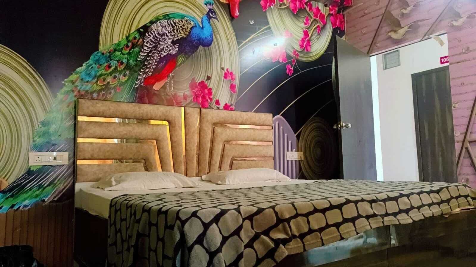 Desk, laptop workspace, rollaway beds, free WiFi