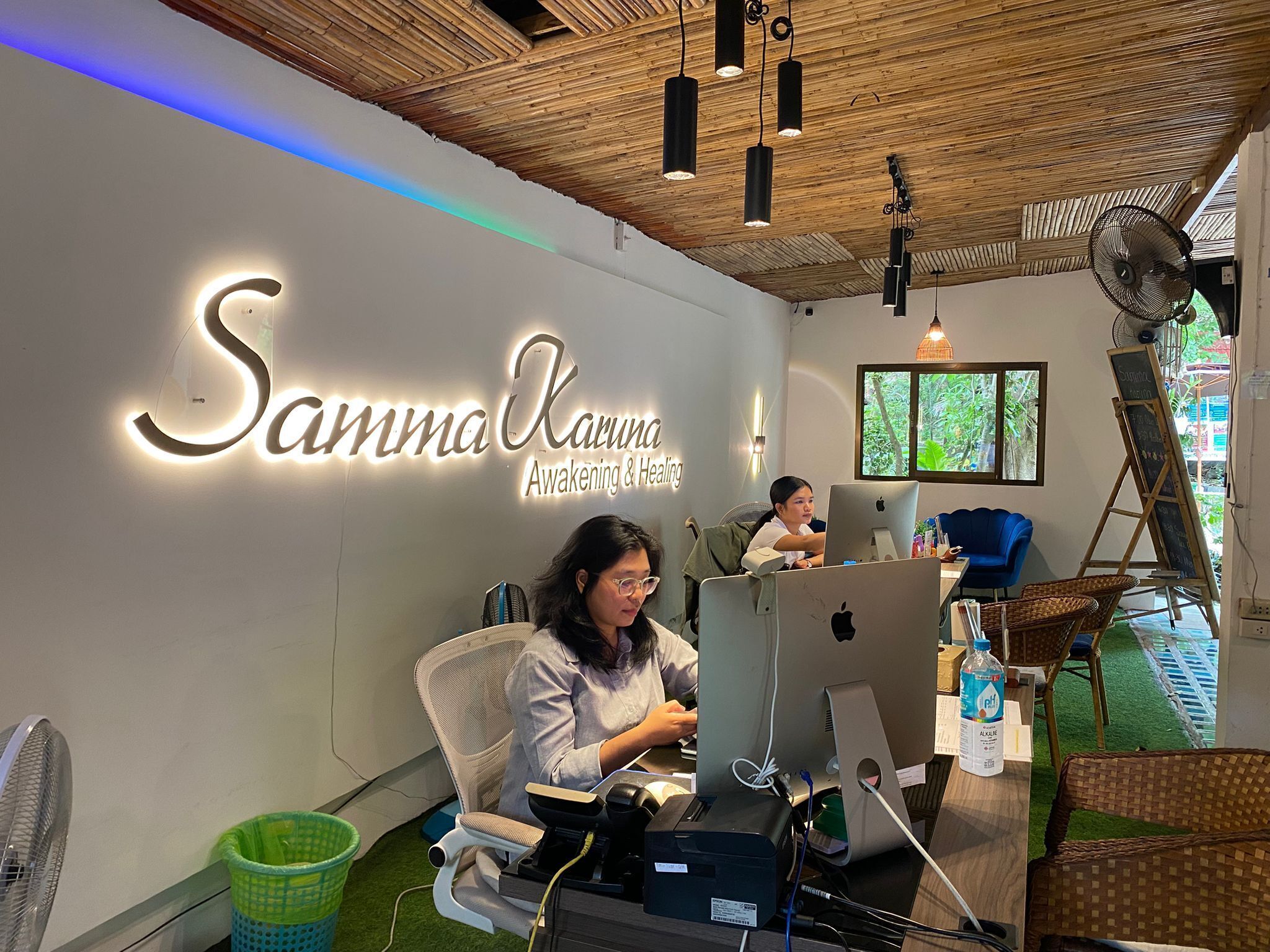 ฝ่ายต้อนรับ