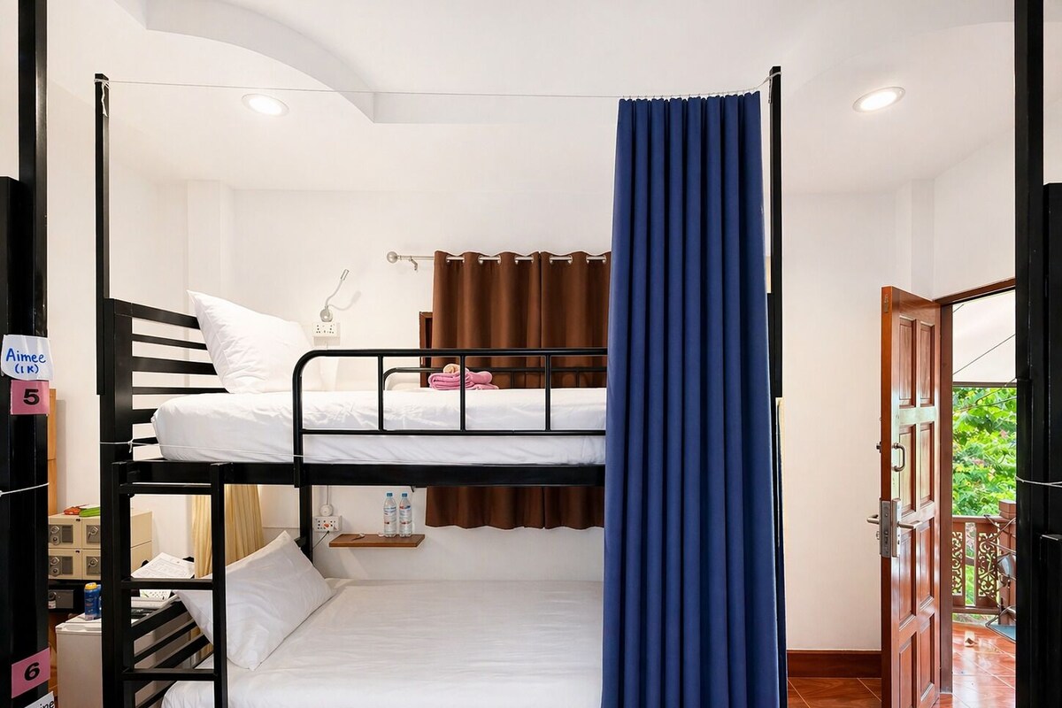 In-room safe, desk, WiFi (free), bed sheets