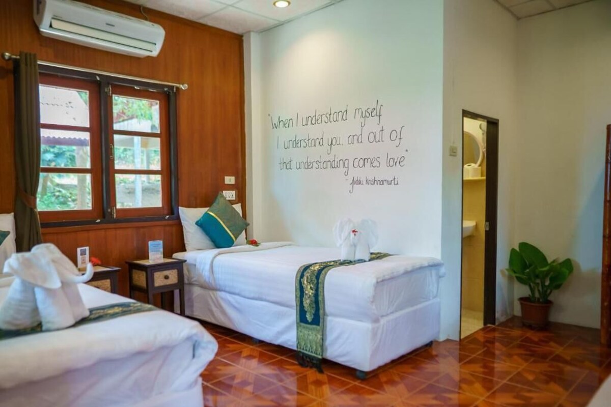 In-room safe, desk, WiFi (free), bed sheets