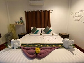 Caja fuerte, escritorio, wifi gratis y ropa de cama