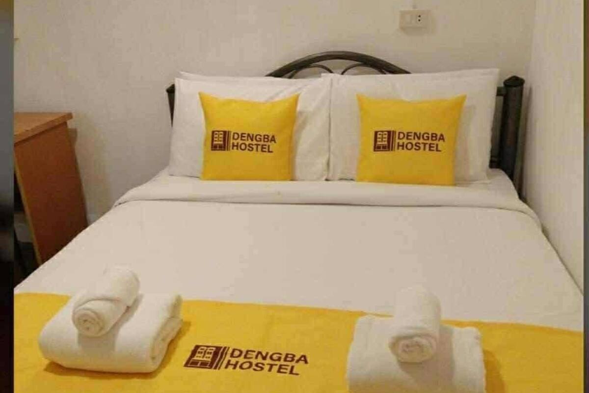 Habitación doble, vista a la colina | Cortinas blackout, tabla de planchar con plancha y wifi gratis