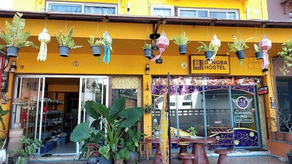 Vista frontal de la propiedad