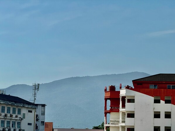 Kamar Double, pemandangan bukit | Tirai kedap cahaya, setrika/meja setrika, dan Wi-Fi gratis