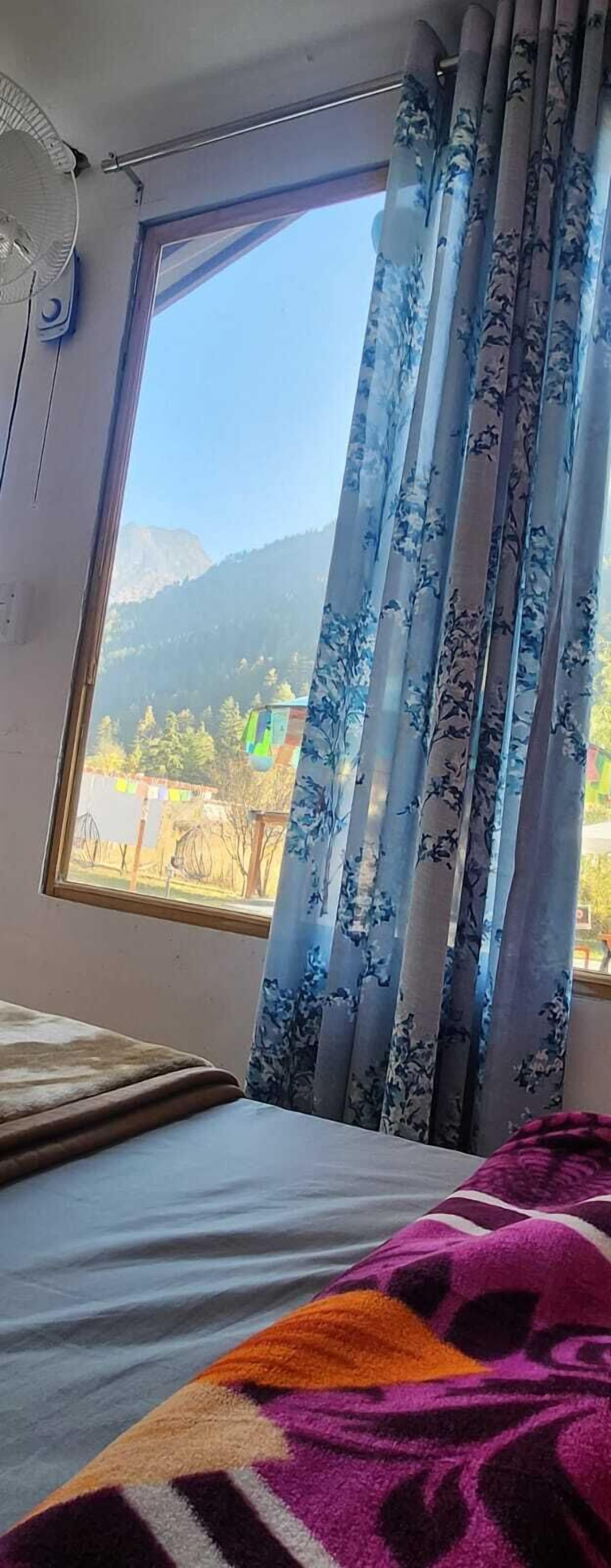 Habitación familiar | Camas supletorias, wifi gratis, ropa de cama