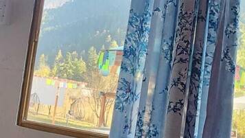 Family Room | Rollaway beds, free WiFi, bed sheets