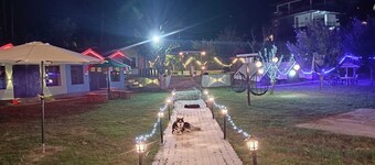 Red Leaf Resort & Cafe