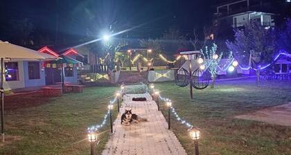 Red Leaf Resort & Cafe