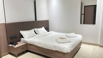 Quarto luxo | Escrivaninha, espaço de trabalho para notebook, Wi-Fi de cortesia