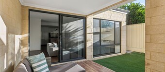 Maylands Retreat – Spacious 5BR Family Haven with Parking & Outdoor Area