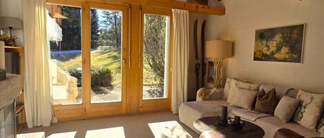 Télévision, cheminée