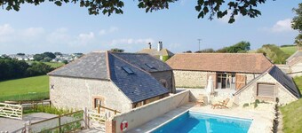 Beautifully formed, this studio property is ideal for two people who want a holiday bolt-hole while spending your stay out exploring the local area.