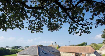 Beautifully formed, this studio property is ideal for two people who want a holiday bolt-hole while spending your stay out exploring the local area.