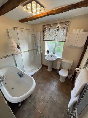Room, 2 Bedrooms, Smoking | Bathroom - Room-chew Valley Retreat Suite (Bristol)
