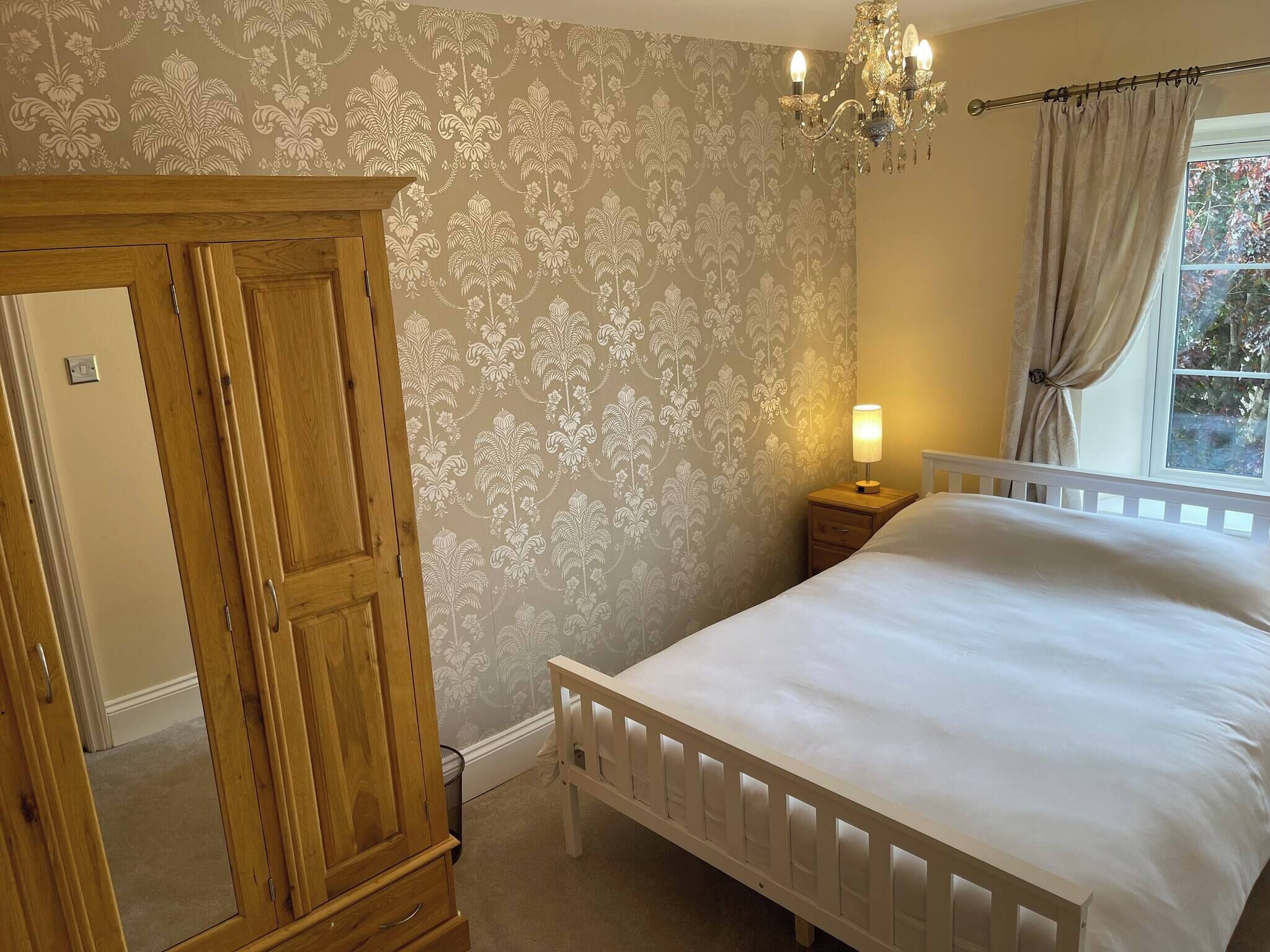 Room, 2 Bedrooms, Smoking | 2 bedrooms