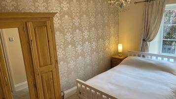 Room, 2 Bedrooms, Smoking | 2 bedrooms