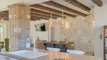 Villa, 3 Bedrooms, Private Pool, Garden View | Interior