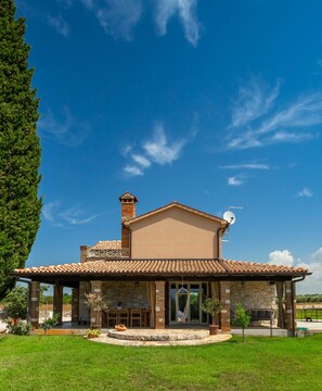 Villa, 3 Schlafzimmer, eigener Pool, Gartenblick | Aussenbereich