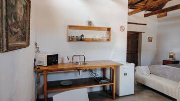 Standard Double Room | Desk, free WiFi