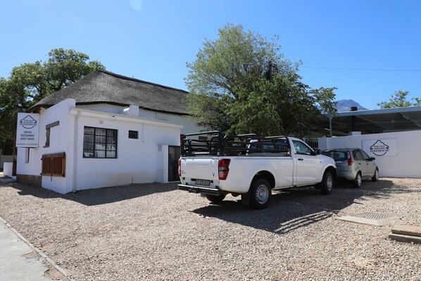 Mặt tiền nơi lưu trú