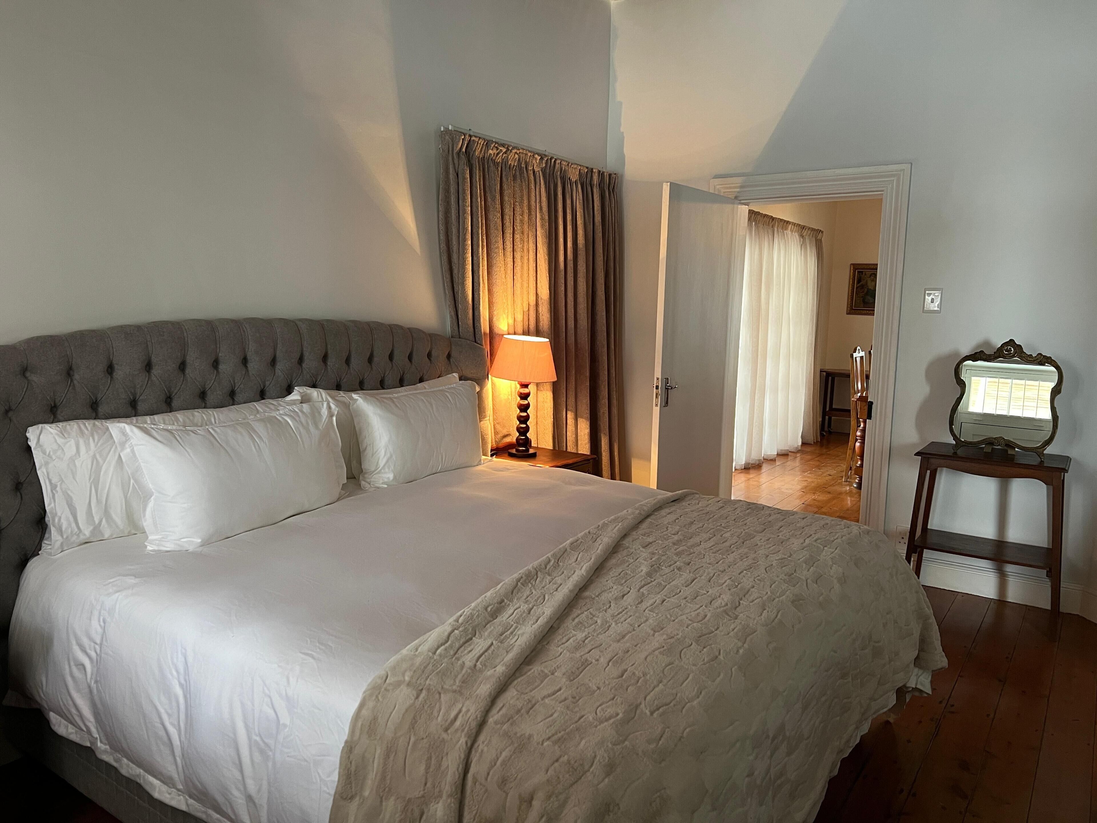 Family House | Desk, free WiFi, bed sheets
