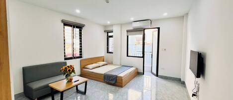 Studiosvit - balkong - utsikt mot staden | Minibar, gratis wi-fi och sängkläder