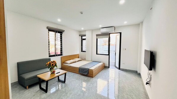 Suite estudio, balcón, vista a la ciudad | Minibar, wifi gratis y ropa de cama 