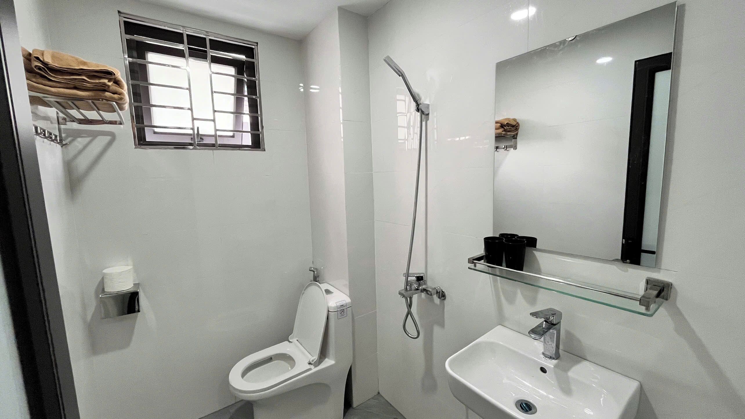 Studio Suite, Balcony, City View | Bathroom