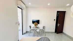 Minibar, free WiFi, bed sheets - GARDEN Tran Van Lai  (Nam Tu Liem)