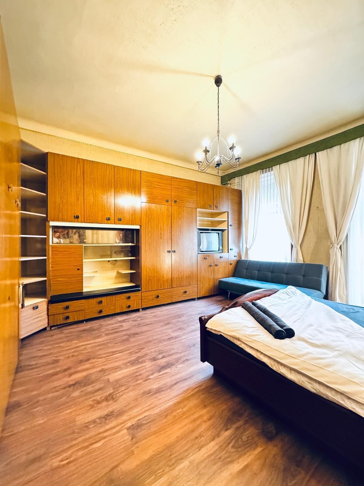 Basic Apartment | Iron/ironing board