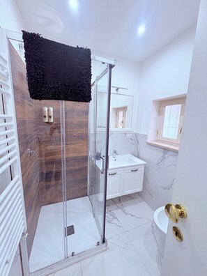 Comfort Twin Room, Patio, Courtyard View | Bathroom | Shower, free toiletries, hair dryer, bidet - Villa Life  (San Donato Milanese)