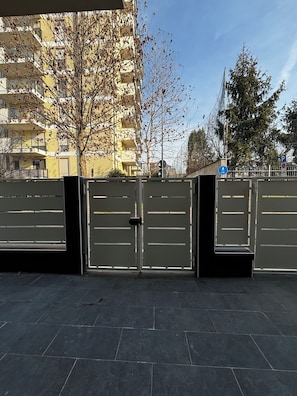 المنشأة من الخارج