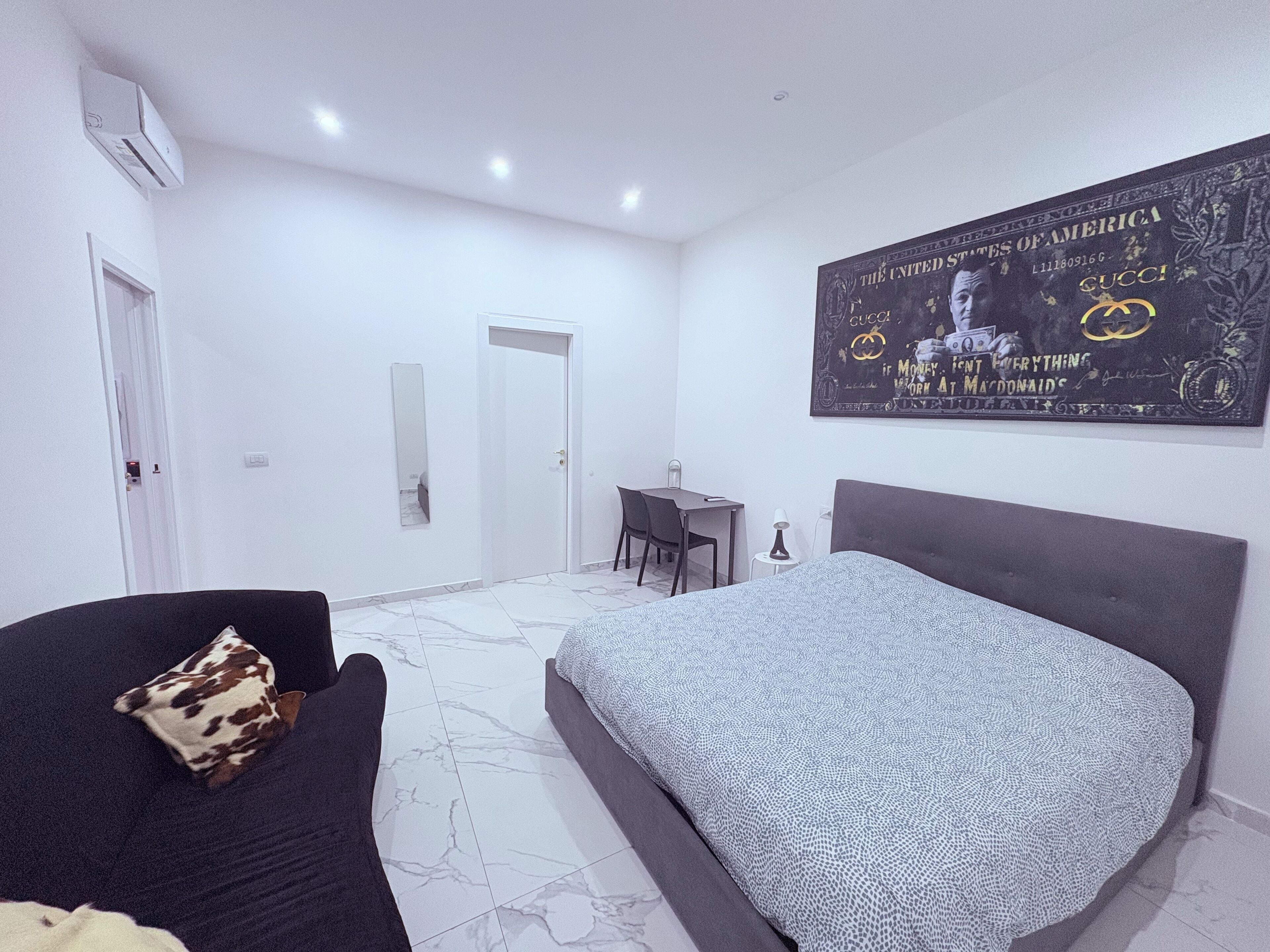 Junior-Stadtwohnung, Terrasse, Blick auf den Innenhof | Bügeleisen/Bügelbrett, kostenloses WLAN