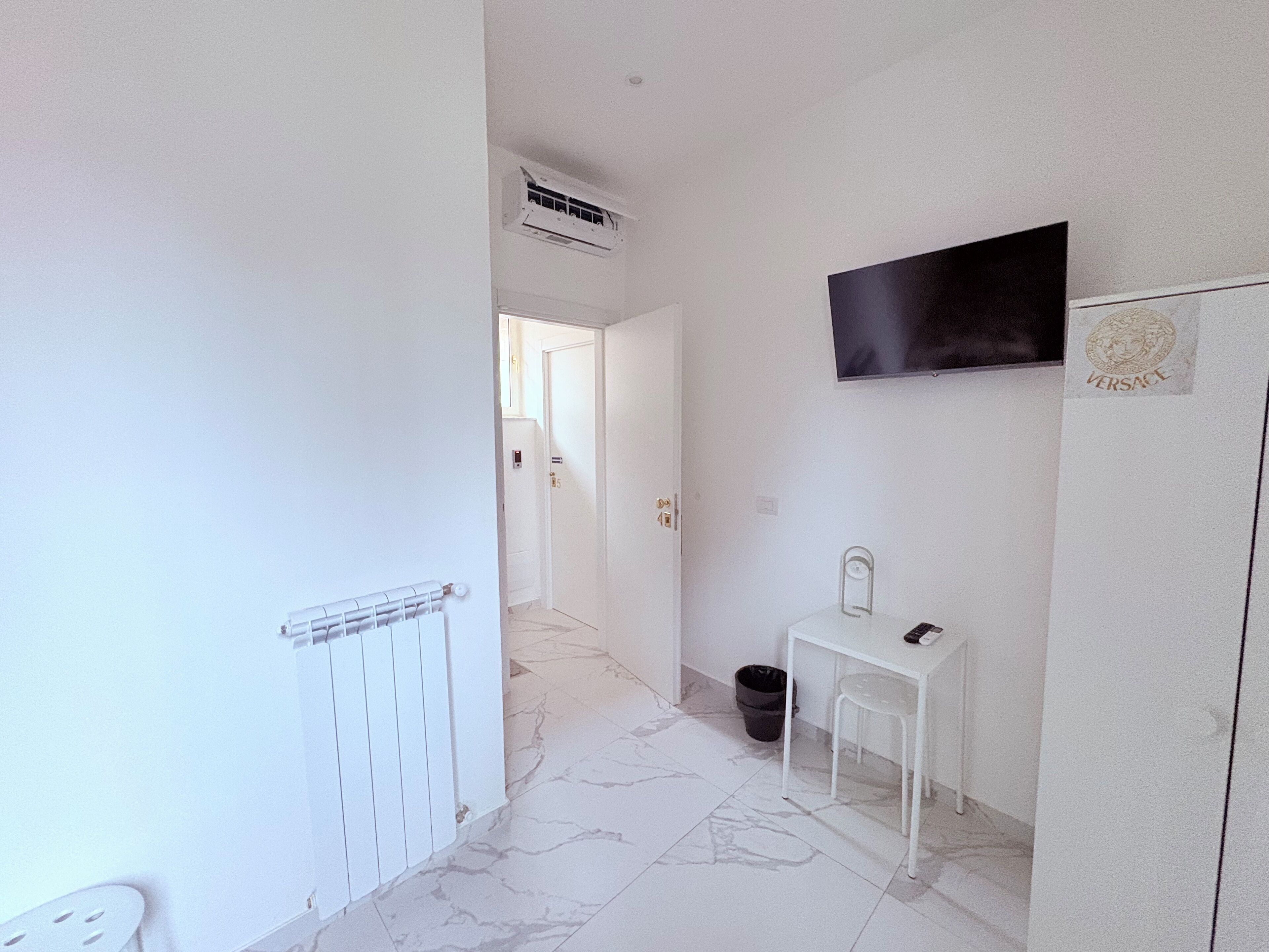 Comfort-Zweibettzimmer, Terrasse, Blick auf den Innenhof