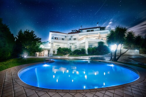 Holiday Home 'Ourdreamhouse in Loutraki' with Sea View, Wi-Fi and Air Conditioning