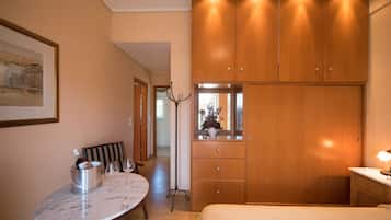 Bügeleisen/Bügelbrett, WLAN, Bettwäsche