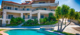 Holiday Home 'Ourdreamhouse in Loutraki' with Sea View, Wi-Fi and Air Conditioning