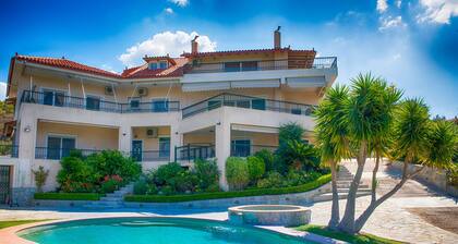 Holiday Home 'Ourdreamhouse in Loutraki' with Sea View, Wi-Fi and Air Conditioning