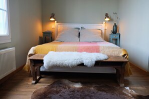 3 bedrooms, iron/ironing board, Internet, bed sheets