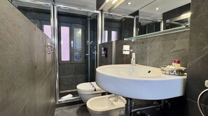 Shower, hair dryer, bidet, towels - Mozart (5 min to Rialto's Bridge) (Venecia)