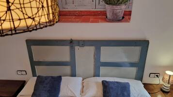 Panorama appartement, 2 slaapkamers, uitzicht op bergen | Verduisterende gordijnen, een strijkplank/strijkijzer, gratis wifi