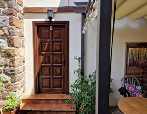 Apartment, 1 Bedroom, Patio, Mountain View | Terrace/patio