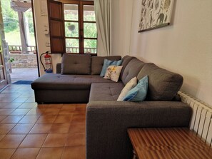 Classic Apartment, 2 Bedrooms, Mountain View | Living area | 32-inch flat-screen TV with digital channels - Apartamentos Nevandi (Pido)