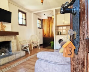 Comfort Apartment, 2 Bedrooms, Balcony, Mountain View | Living area | 32-inch flat-screen TV with digital channels - Apartamentos Nevandi (Pido)