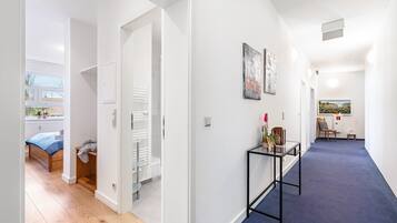 Iron/ironing board, WiFi, bed sheets, wheelchair access