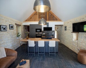 Deluxe House, Pool View | Private kitchen | Highchair - Château de Belmont Sainte Foi (Belmont-Sainte-Foi)