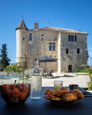 Deluxe House, Pool View | Terrace/patio - Château de Belmont Sainte Foi (Belmont-Sainte-Foi)