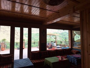 ルーム 1 ベッドルーム バリアフリー マウンテンビュー | テラス / パティオ