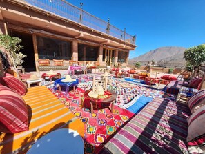 Habitación, 1 habitación, con acceso para personas discapacitadas, vista a la montaña | Restaurante al aire libre